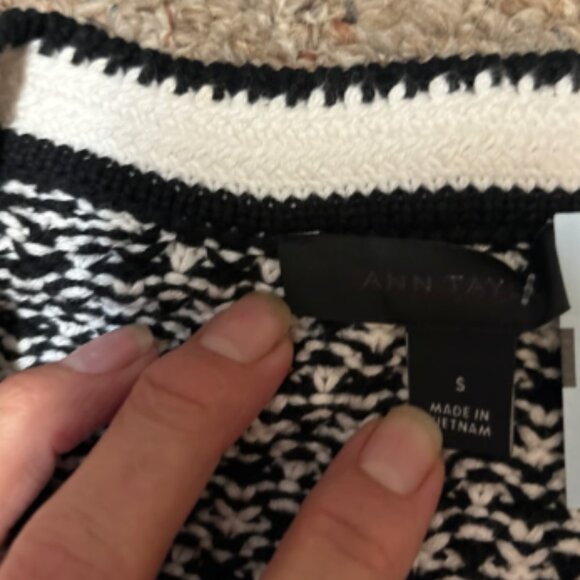 Ann Taylor GEO Stitch Black & White Cardigan Jacket Size S - Picture 7 of 8